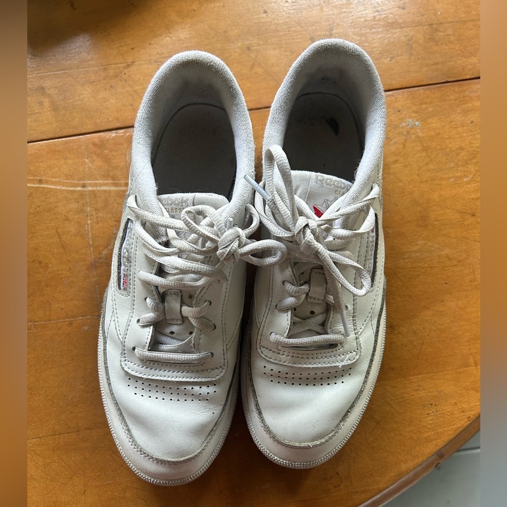 Reebok Club C vintage sneakers. Size 9 but run small